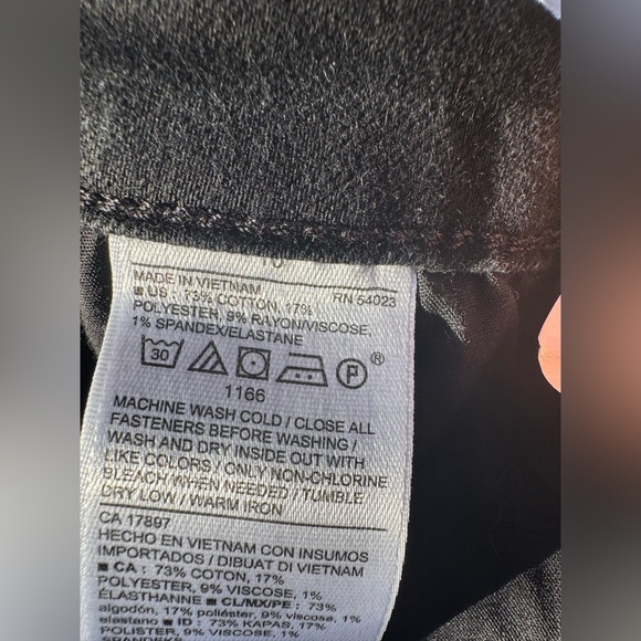 Old Navy Woman's Black Super Skinny High Rise
Size 10 Jeans - Picture 4 of 4